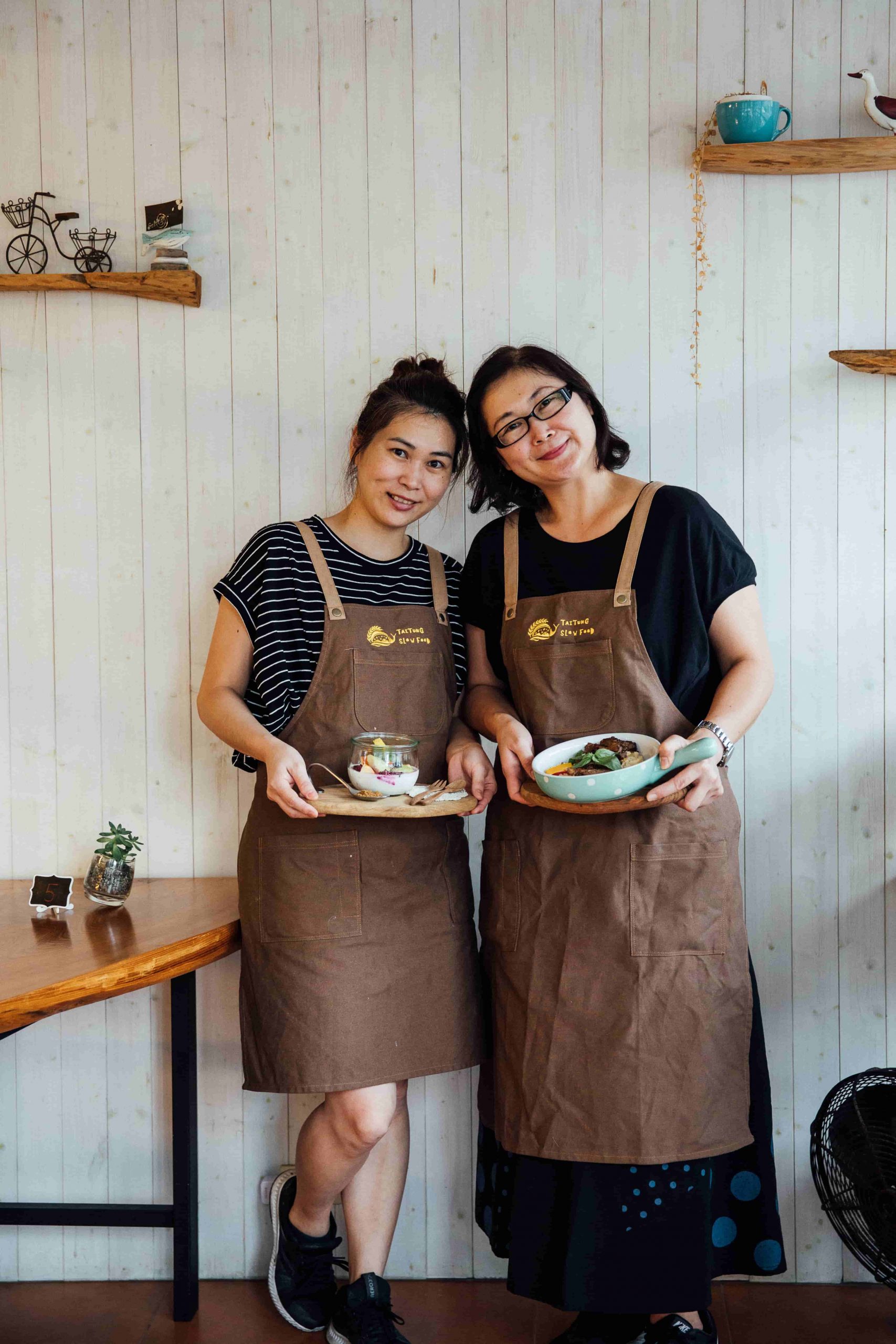 黃彩銀 & 黃彩珍