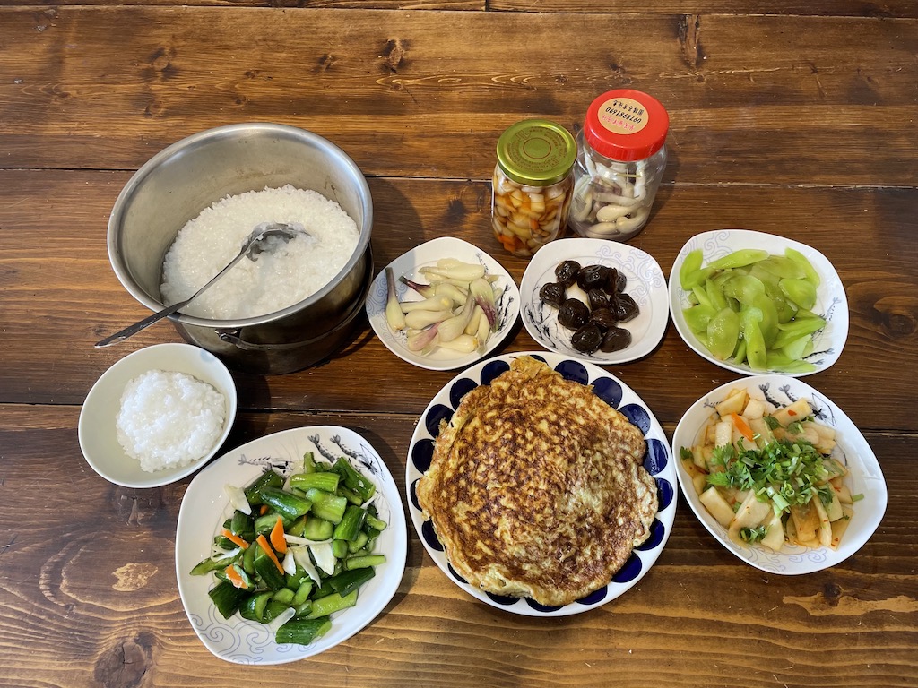 關山客家傳統早餐：醃菜、稀飯、蘿蔔絲蛋