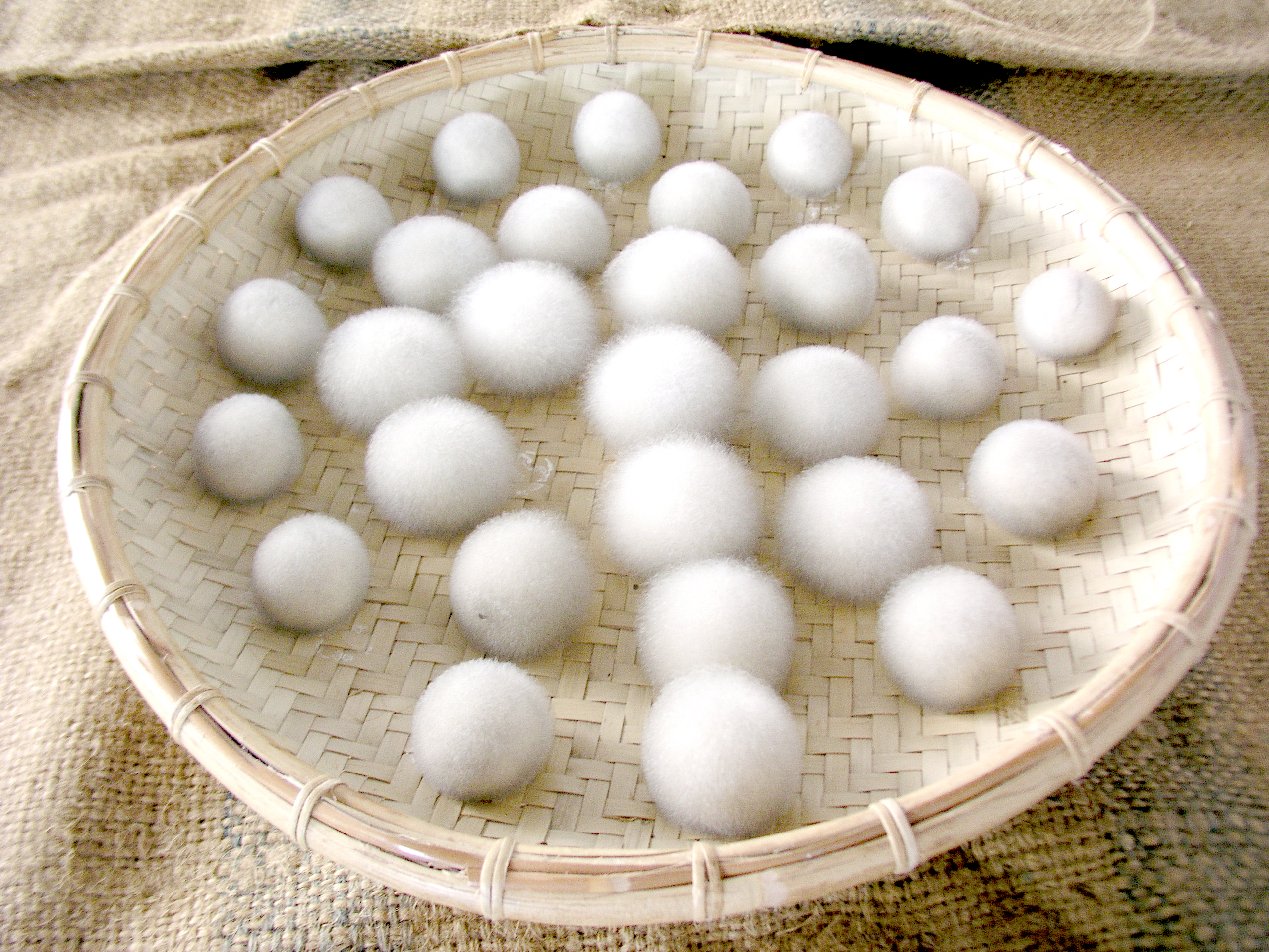 在許多傳統飲食文化裡，只要提到「釀」，酒麴幾乎永遠在場。