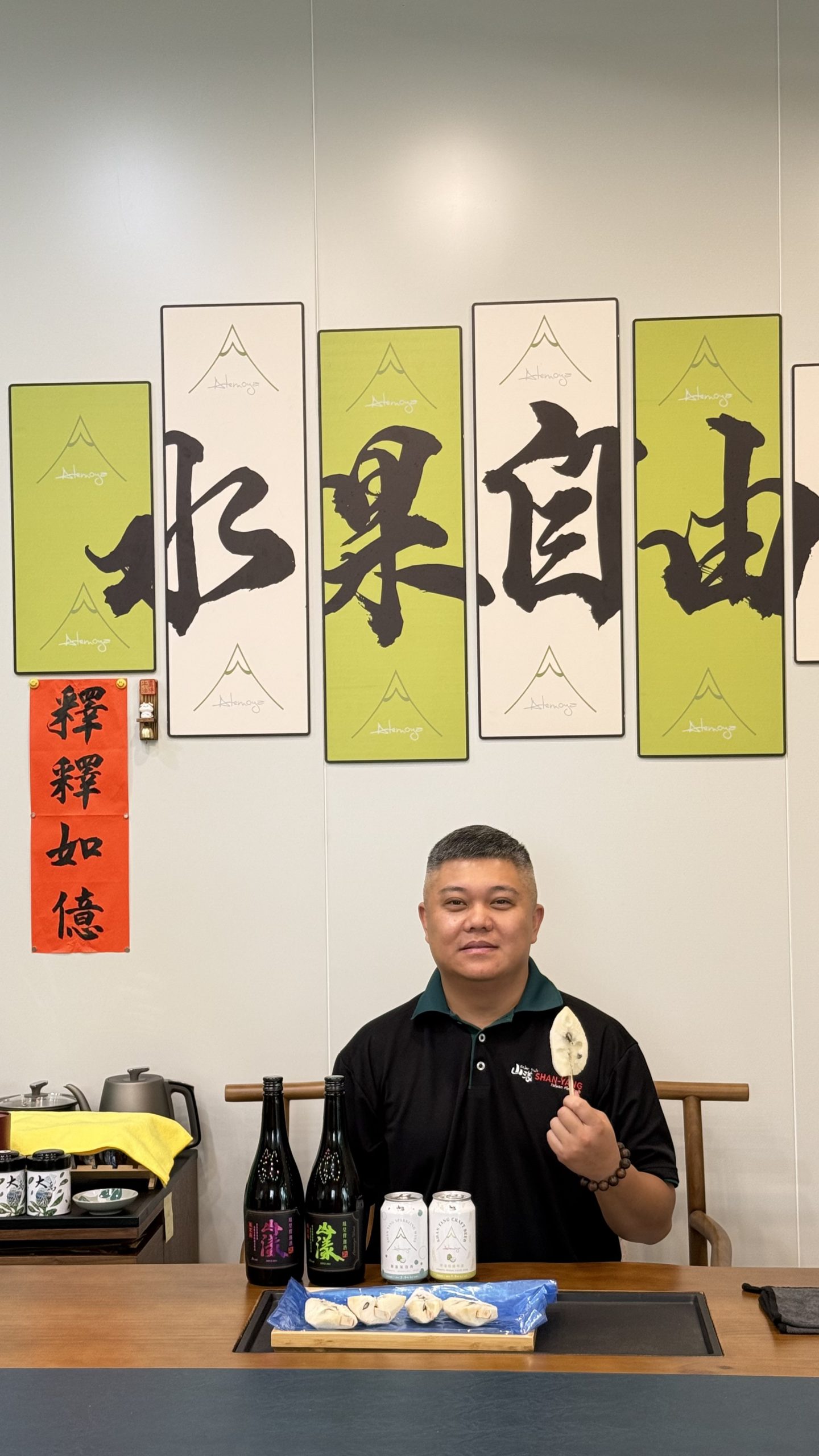 阿超與哥哥阿勇從嘉義來到台東，打造出極具規模的現代化加工廠。