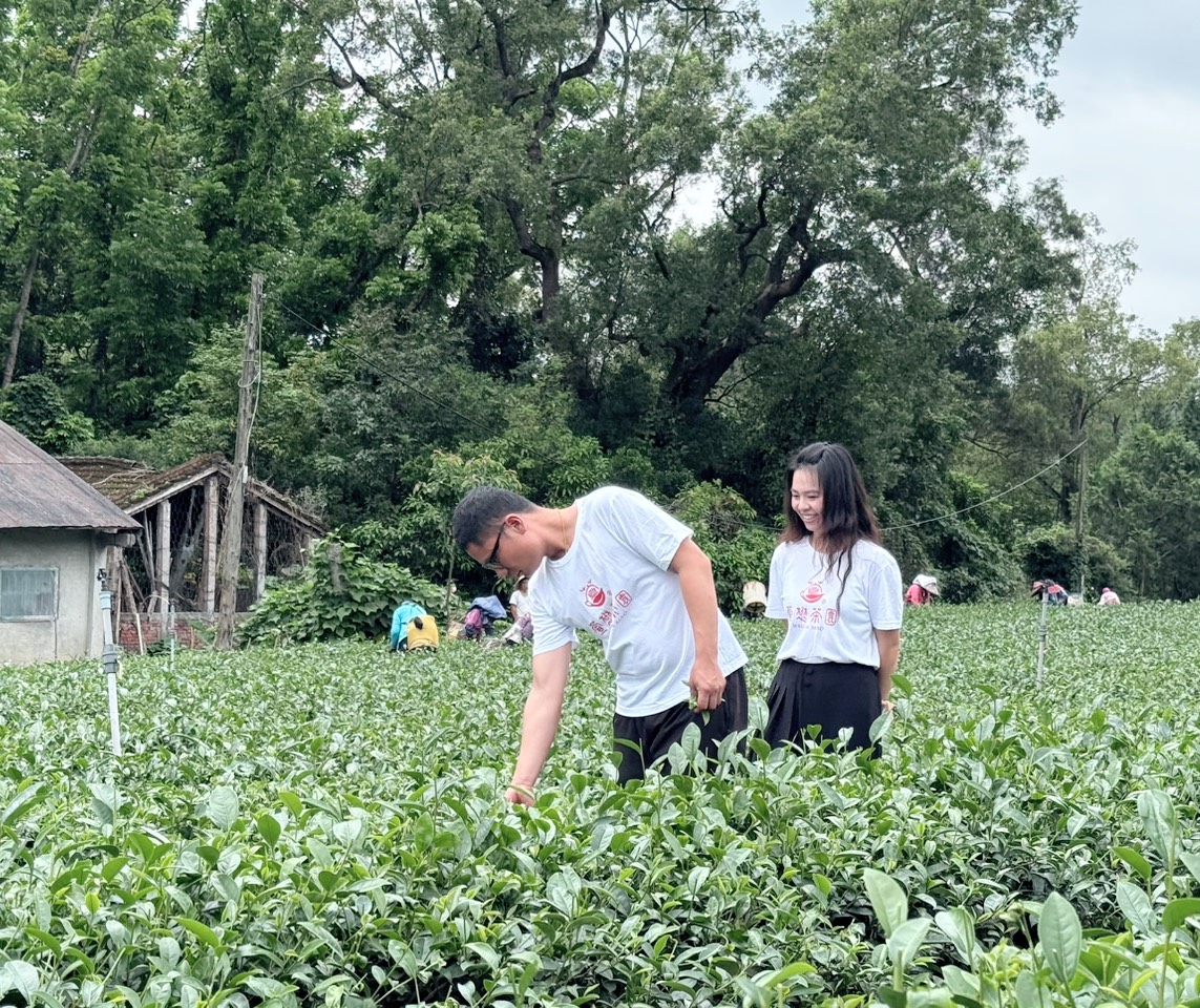 現在輪到第三代夫妻接手，繼續跟這片土地打交道。 